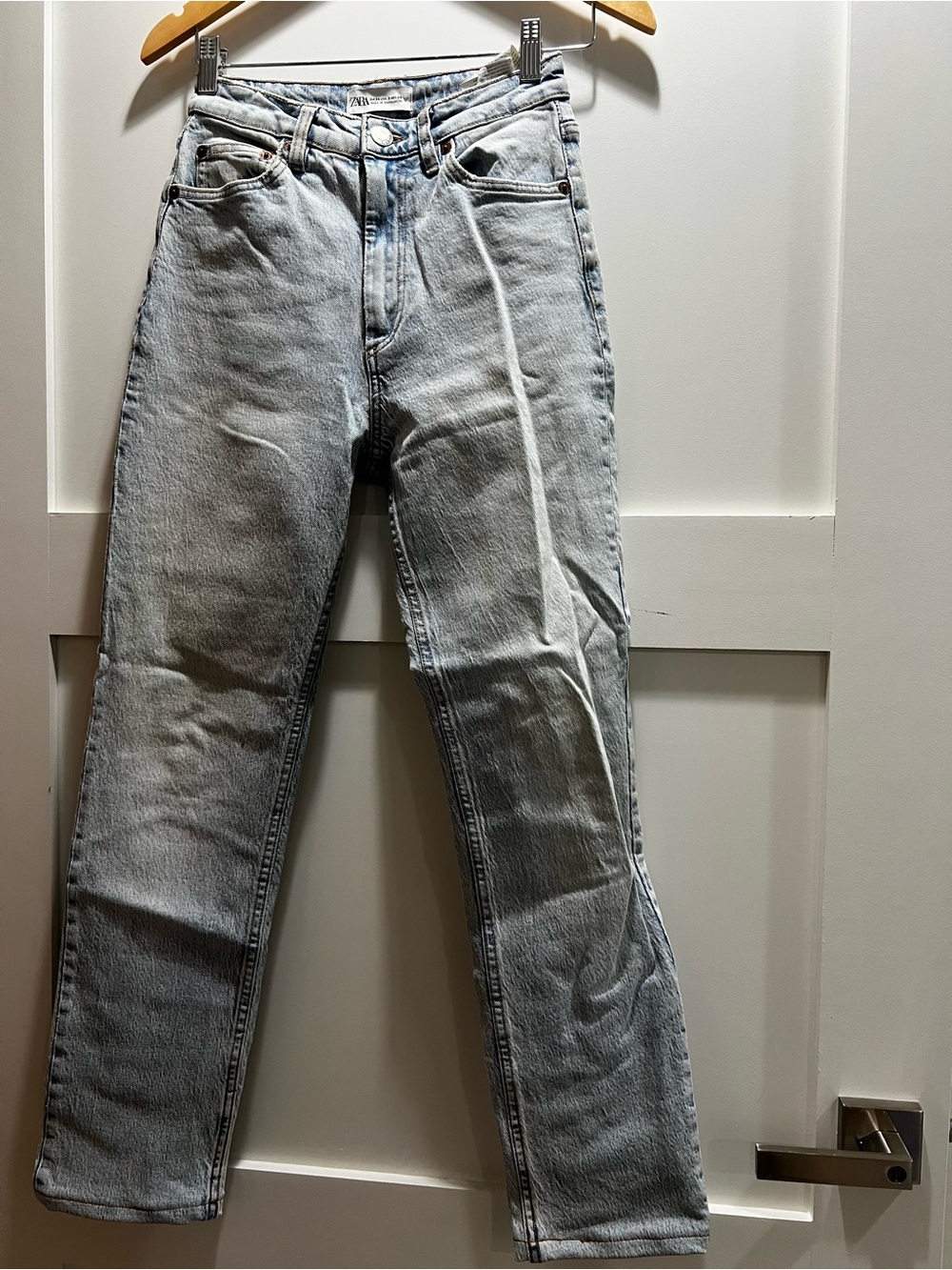 Zara Women’s Light Wash Blue Jeans - Classic Straight Fit